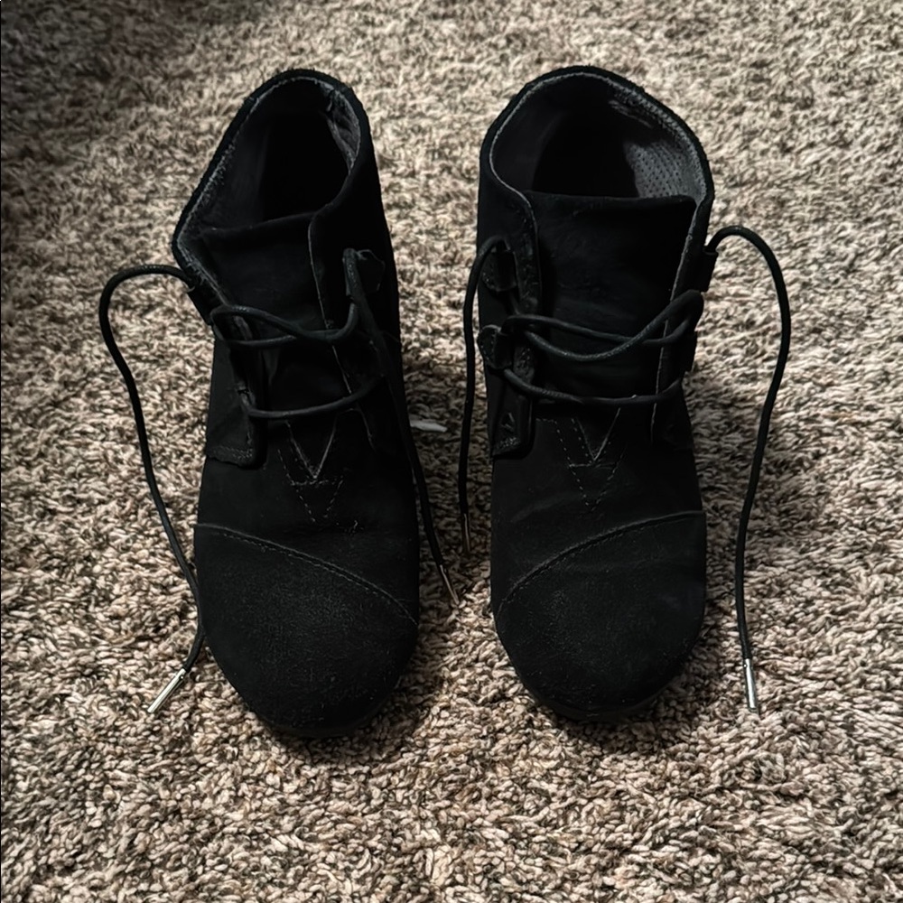 Toms Women's Black Lace-Up Wedged Ankle Boots